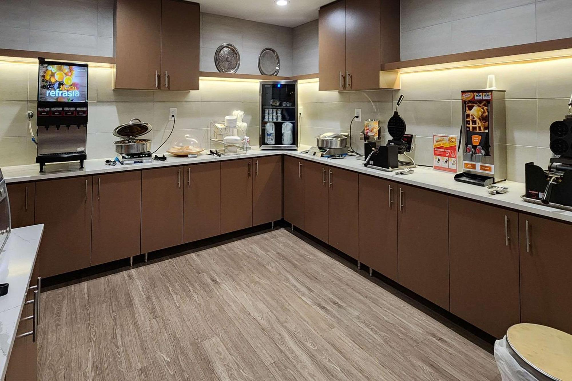 שאקופי Comfort Inn & Suites מראה חיצוני תמונה